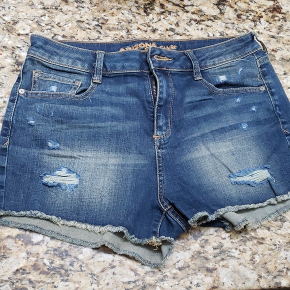 Ripped Denim Shorts - Summer Perfect - Picture 1 of 5